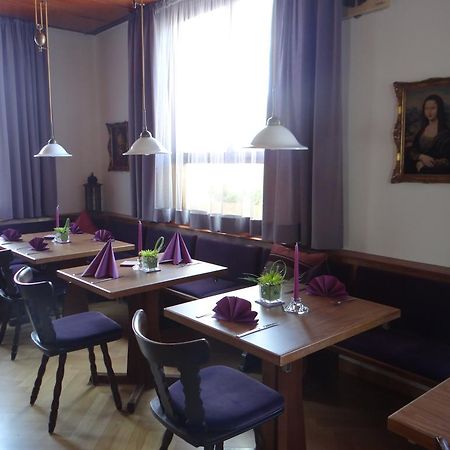 Hotel-Restaurant Zum Goldenen Hahnen Markgröningen Eksteriør billede