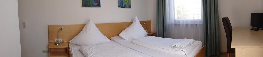Hotel-Restaurant Zum Goldenen Hahnen Markgröningen Eksteriør billede