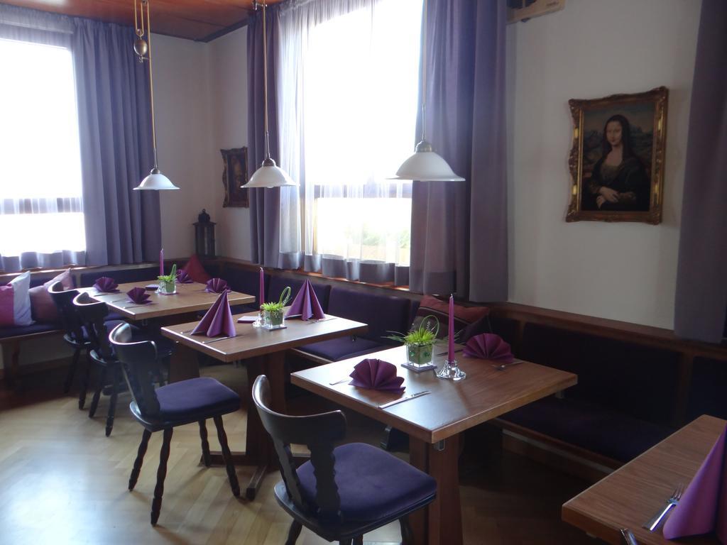 Hotel-Restaurant Zum Goldenen Hahnen Markgröningen Eksteriør billede