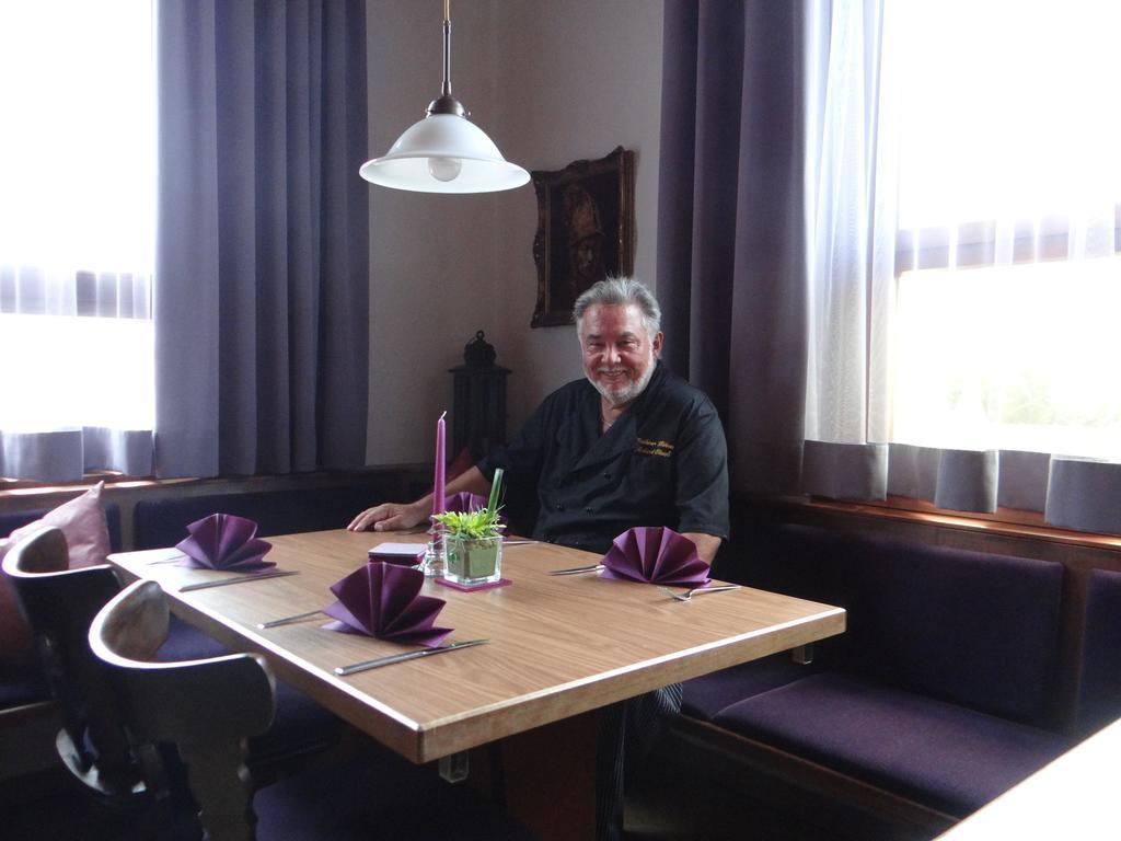 Hotel-Restaurant Zum Goldenen Hahnen Markgröningen Eksteriør billede