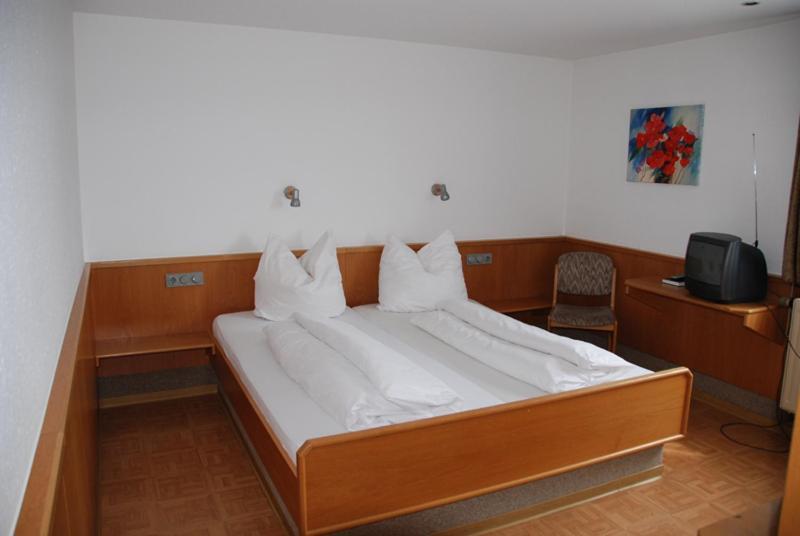 Hotel-Restaurant Zum Goldenen Hahnen Markgröningen Værelse billede